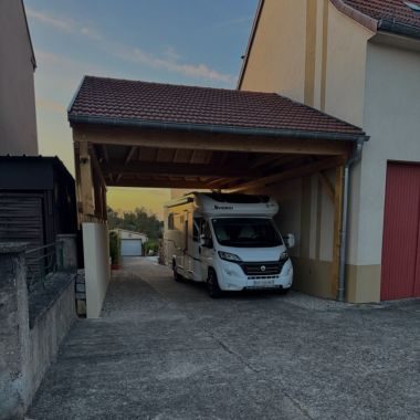 abri-camping-car-bois