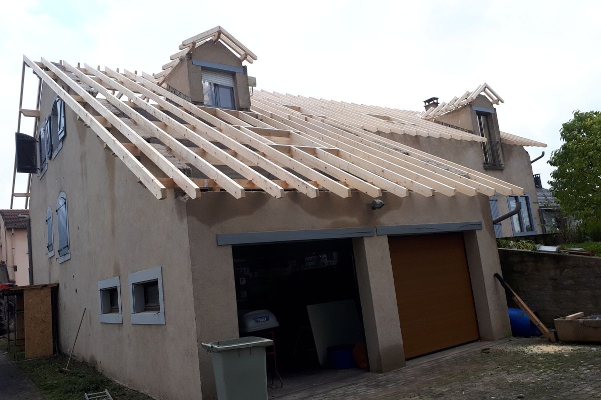 Charpente-bois-traditionnelle-realisation-1