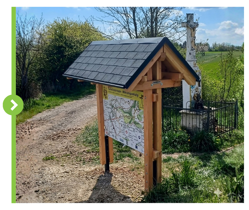 Panneau-signaletique-bois-Mobilier-urbain-bois-collectivités